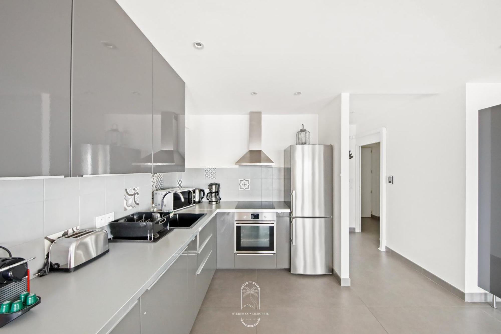 Villa Antoine Appartement Rdj Vue Mer Clim Wifi Parking Plage 50M La Garonne Le Pradet Exterior photo