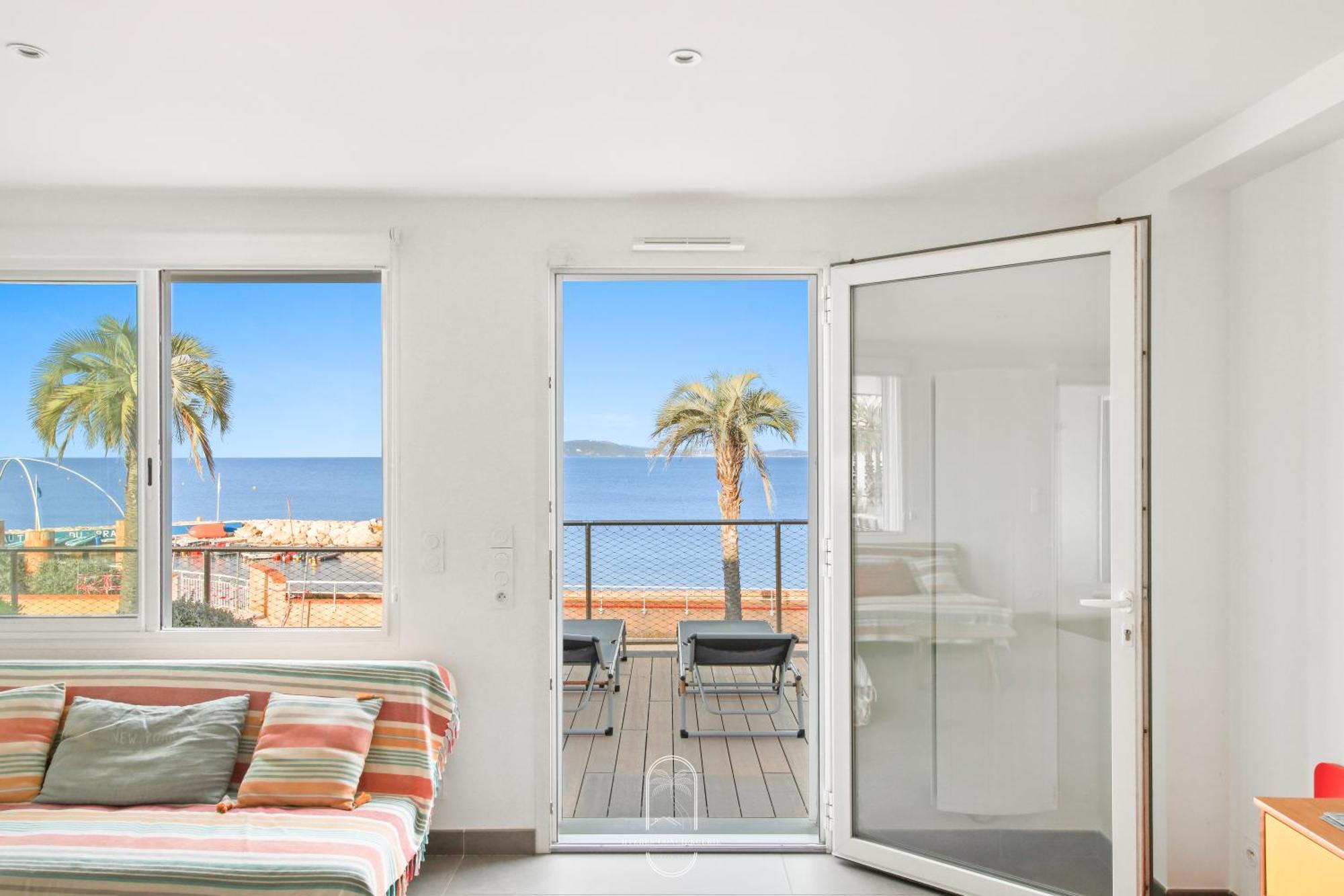 Villa Antoine Appartement Rdj Vue Mer Clim Wifi Parking Plage 50M La Garonne Le Pradet Exterior photo