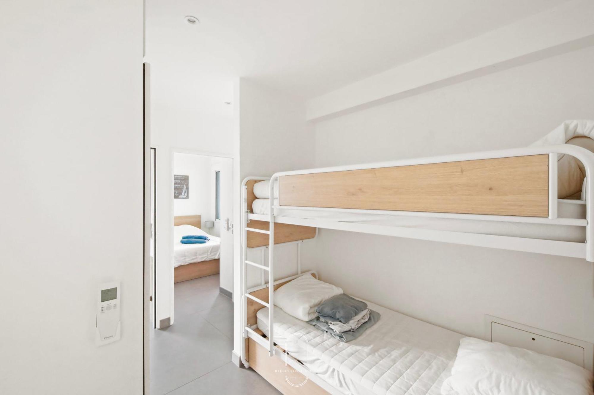 Villa Antoine Appartement Rdj Vue Mer Clim Wifi Parking Plage 50M La Garonne Le Pradet Exterior photo